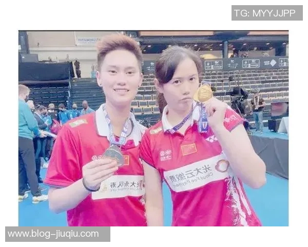 李汶妹郑雨携手出战争夺羽毛球赛场荣耀与胜利